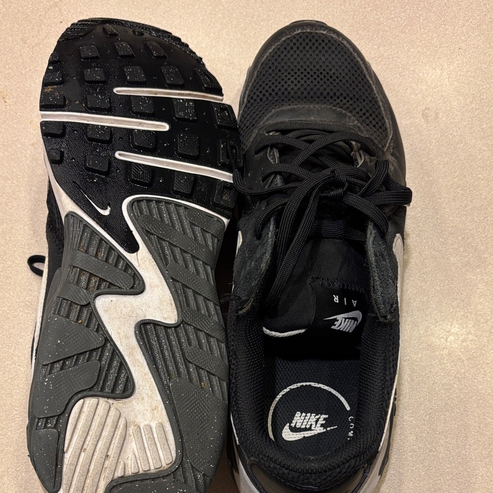 Nike Air Max Men's Black and White Sneakers - Picture 3 of 5